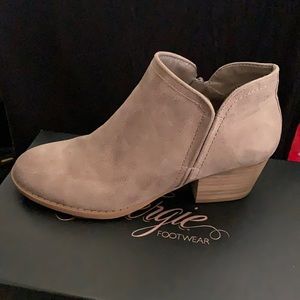 Tan Bootie Size 8